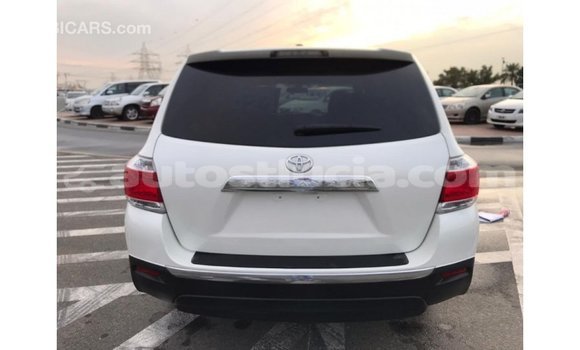 Buy Import Toyota Highlander White Car in Import - Dubai in Anse-la-Raye Buy Import Toyota Highlander White Car in Import - Dubai in Anse-la-Raye