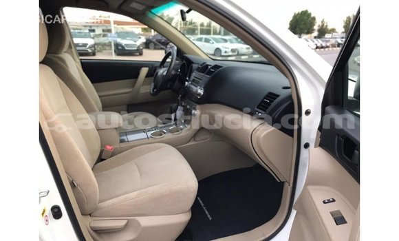 Buy Import Toyota Highlander White Car in Import - Dubai in Anse-la-Raye Buy Import Toyota Highlander White Car in Import - Dubai in Anse-la-Raye