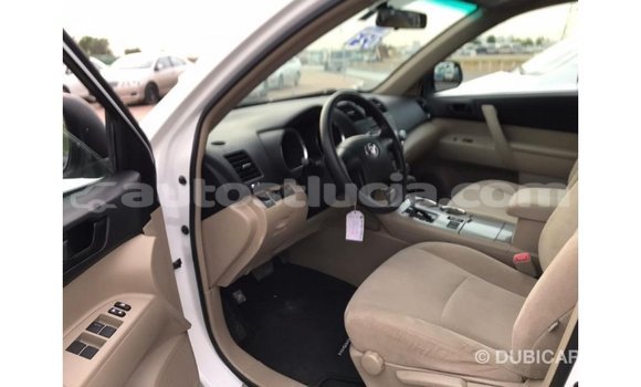 Buy Import Toyota Highlander White Car in Import - Dubai in Anse-la-Raye Buy Import Toyota Highlander White Car in Import - Dubai in Anse-la-Raye
