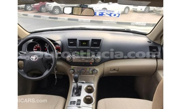 Buy Import Toyota Highlander White Car in Import - Dubai in Anse-la-Raye Buy Import Toyota Highlander White Car in Import - Dubai in Anse-la-Raye