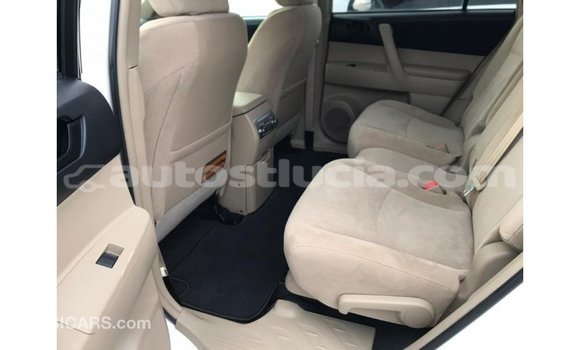 Buy Import Toyota Highlander White Car in Import - Dubai in Anse-la-Raye Buy Import Toyota Highlander White Car in Import - Dubai in Anse-la-Raye