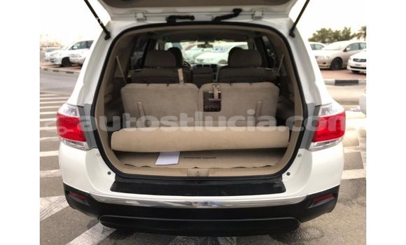 Buy Import Toyota Highlander White Car in Import - Dubai in Anse-la-Raye Buy Import Toyota Highlander White Car in Import - Dubai in Anse-la-Raye