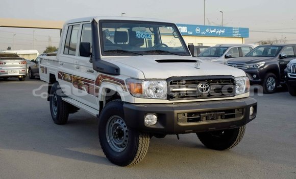 Acheter Import Voiture Toyota Land Cruiser Blanc à Import - Dubai, Anse-la-Raye Acheter Import Voiture Toyota Land Cruiser Blanc à Import - Dubai, Anse-la-Raye