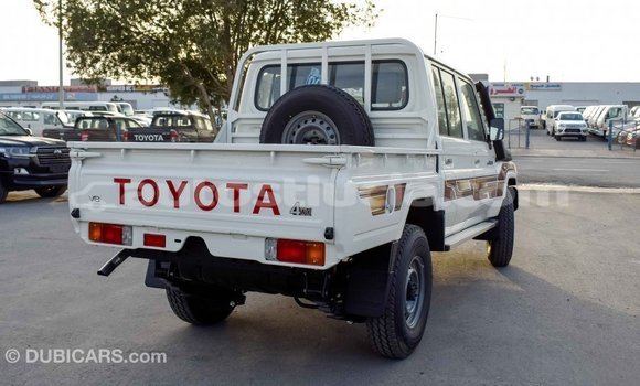 Acheter Import Voiture Toyota Land Cruiser Blanc à Import - Dubai, Anse-la-Raye Acheter Import Voiture Toyota Land Cruiser Blanc à Import - Dubai, Anse-la-Raye