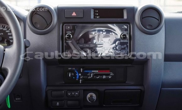 Acheter Import Voiture Toyota Land Cruiser Blanc à Import - Dubai, Anse-la-Raye Acheter Import Voiture Toyota Land Cruiser Blanc à Import - Dubai, Anse-la-Raye