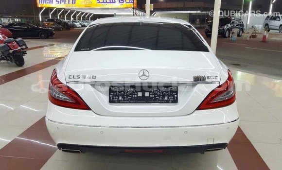 Buy Import Mercedes-Benz 190 (W201) White Car in Import - Dubai in Anse-la-Raye Buy Import Mercedes-Benz 190 (W201) White Car in Import - Dubai in Anse-la-Raye