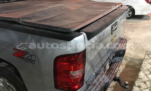 Acheter Import Voiture Chevrolet Silverado Autre à Import - Dubai, Anse-la-Raye Acheter Import Voiture Chevrolet Silverado Autre à Import - Dubai, Anse-la-Raye