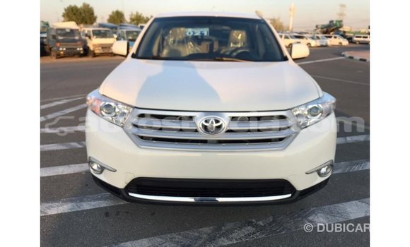 Buy Import Toyota Highlander White Car in Import - Dubai in Anse-la-Raye Buy Import Toyota Highlander White Car in Import - Dubai in Anse-la-Raye
