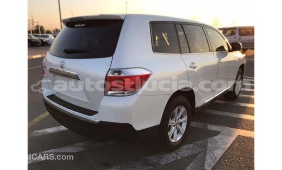 Buy Import Toyota Highlander White Car in Import - Dubai in Anse-la-Raye Buy Import Toyota Highlander White Car in Import - Dubai in Anse-la-Raye