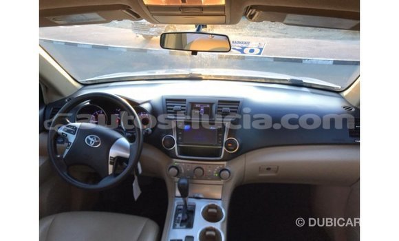 Buy Import Toyota Highlander White Car in Import - Dubai in Anse-la-Raye Buy Import Toyota Highlander White Car in Import - Dubai in Anse-la-Raye