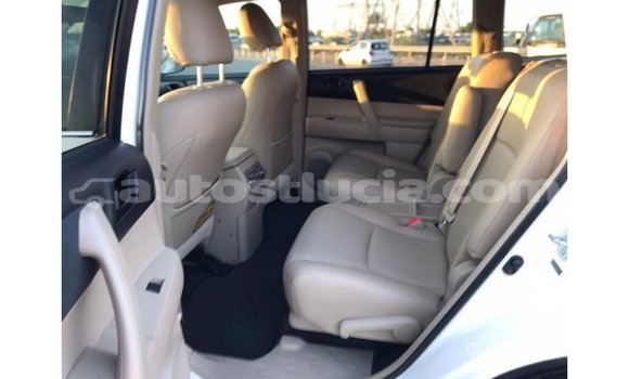 Buy Import Toyota Highlander White Car in Import - Dubai in Anse-la-Raye Buy Import Toyota Highlander White Car in Import - Dubai in Anse-la-Raye