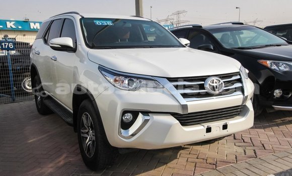 Acheter Import Voiture Toyota Fortuner Blanc à Import - Dubai, Anse-la-Raye Acheter Import Voiture Toyota Fortuner Blanc à Import - Dubai, Anse-la-Raye