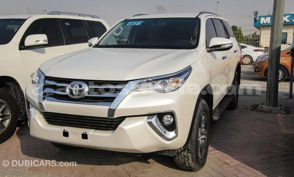 Acheter Import Voiture Toyota Fortuner Blanc à Import - Dubai, Anse-la-Raye Acheter Import Voiture Toyota Fortuner Blanc à Import - Dubai, Anse-la-Raye