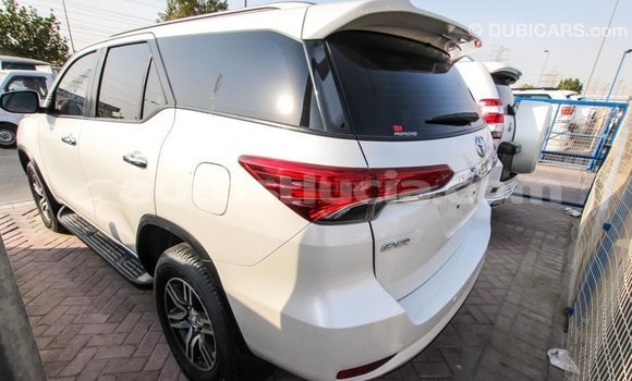 Acheter Import Voiture Toyota Fortuner Blanc à Import - Dubai, Anse-la-Raye Acheter Import Voiture Toyota Fortuner Blanc à Import - Dubai, Anse-la-Raye