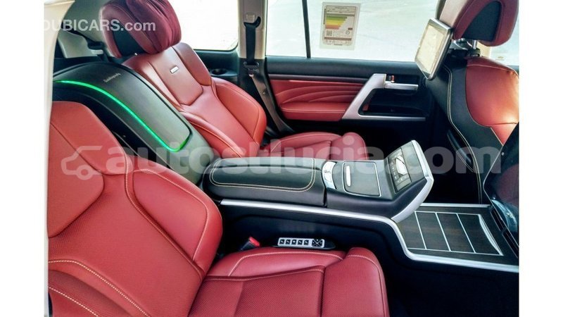 Big with watermark toyota land cruiser anse la raye import dubai 1486