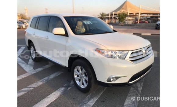 Buy Import Toyota Highlander White Car in Import - Dubai in Anse-la-Raye Buy Import Toyota Highlander White Car in Import - Dubai in Anse-la-Raye