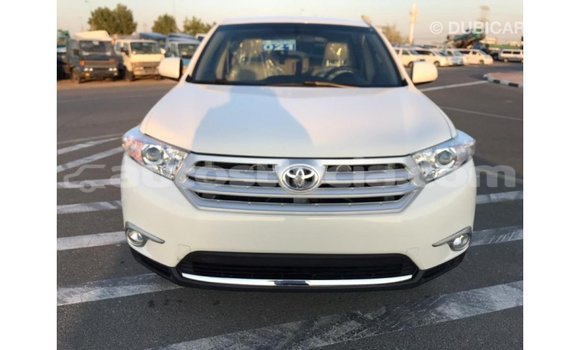 Buy Import Toyota Highlander White Car in Import - Dubai in Anse-la-Raye Buy Import Toyota Highlander White Car in Import - Dubai in Anse-la-Raye