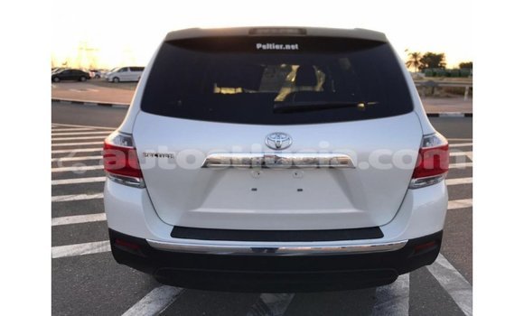 Buy Import Toyota Highlander White Car in Import - Dubai in Anse-la-Raye Buy Import Toyota Highlander White Car in Import - Dubai in Anse-la-Raye