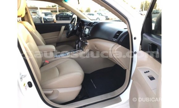 Buy Import Toyota Highlander White Car in Import - Dubai in Anse-la-Raye Buy Import Toyota Highlander White Car in Import - Dubai in Anse-la-Raye