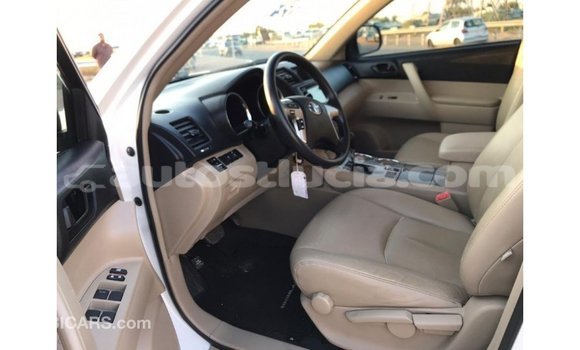Buy Import Toyota Highlander White Car in Import - Dubai in Anse-la-Raye Buy Import Toyota Highlander White Car in Import - Dubai in Anse-la-Raye