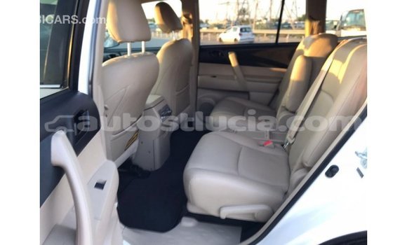 Buy Import Toyota Highlander White Car in Import - Dubai in Anse-la-Raye Buy Import Toyota Highlander White Car in Import - Dubai in Anse-la-Raye