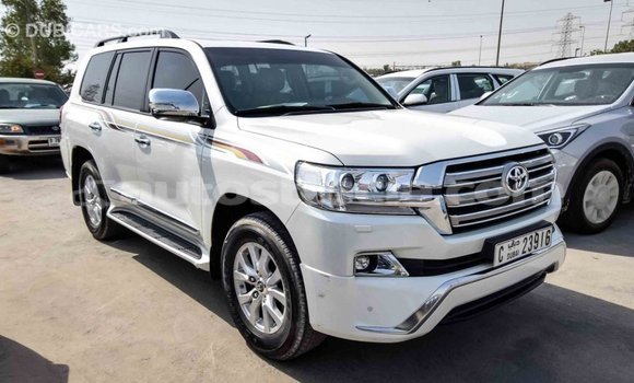 Acheter Import Voiture Toyota Land Cruiser Blanc à Import - Dubai, Anse-la-Raye Acheter Import Voiture Toyota Land Cruiser Blanc à Import - Dubai, Anse-la-Raye