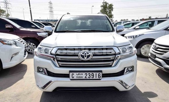 Acheter Import Voiture Toyota Land Cruiser Blanc à Import - Dubai, Anse-la-Raye Acheter Import Voiture Toyota Land Cruiser Blanc à Import - Dubai, Anse-la-Raye