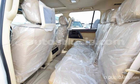 Acheter Import Voiture Toyota Land Cruiser Blanc à Import - Dubai, Anse-la-Raye Acheter Import Voiture Toyota Land Cruiser Blanc à Import - Dubai, Anse-la-Raye