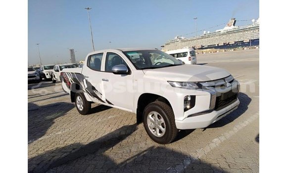 Buy Import Mitsubishi L200 White Car in Import - Dubai in Anse-la-Raye Buy Import Mitsubishi L200 White Car in Import - Dubai in Anse-la-Raye