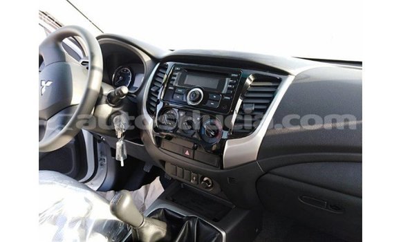 Buy Import Mitsubishi L200 White Car in Import - Dubai in Anse-la-Raye Buy Import Mitsubishi L200 White Car in Import - Dubai in Anse-la-Raye