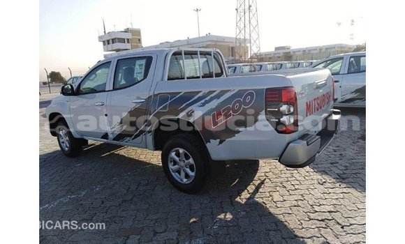 Buy Import Mitsubishi L200 White Car in Import - Dubai in Anse-la-Raye Buy Import Mitsubishi L200 White Car in Import - Dubai in Anse-la-Raye