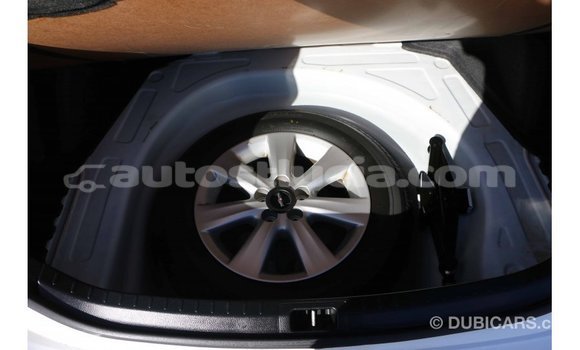 Acheter Import Voiture Toyota Corolla Blanc à Import - Dubai, Anse-la-Raye Acheter Import Voiture Toyota Corolla Blanc à Import - Dubai, Anse-la-Raye