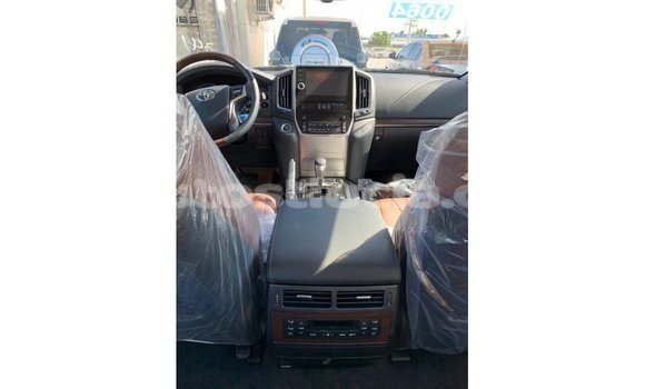 Buy Import Toyota Land Cruiser White Car in Import - Dubai in Anse-la-Raye Buy Import Toyota Land Cruiser White Car in Import - Dubai in Anse-la-Raye