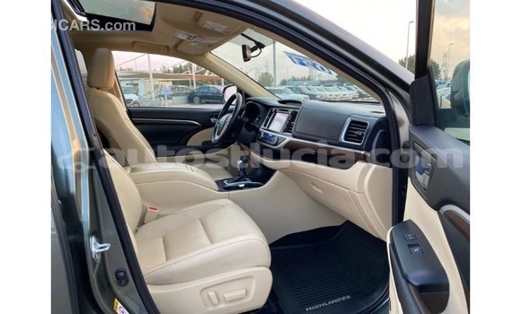 Buy Import Toyota Highlander Green Car in Import - Dubai in Anse-la-Raye Buy Import Toyota Highlander Green Car in Import - Dubai in Anse-la-Raye