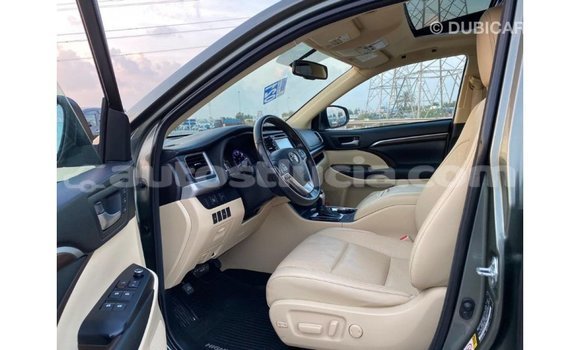 Buy Import Toyota Highlander Green Car in Import - Dubai in Anse-la-Raye Buy Import Toyota Highlander Green Car in Import - Dubai in Anse-la-Raye
