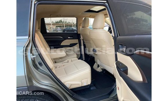 Buy Import Toyota Highlander Green Car in Import - Dubai in Anse-la-Raye Buy Import Toyota Highlander Green Car in Import - Dubai in Anse-la-Raye