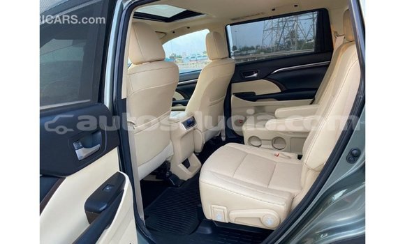 Buy Import Toyota Highlander Green Car in Import - Dubai in Anse-la-Raye Buy Import Toyota Highlander Green Car in Import - Dubai in Anse-la-Raye