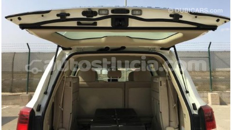 Big with watermark toyota land cruiser anse la raye import dubai 1564