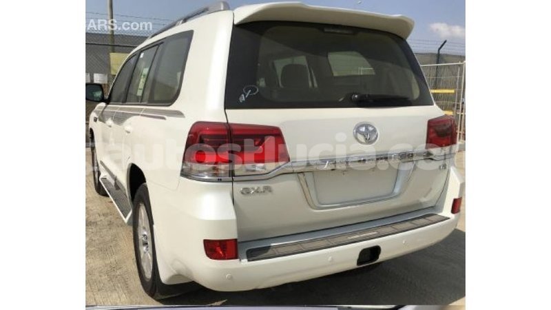 Big with watermark toyota land cruiser anse la raye import dubai 1564