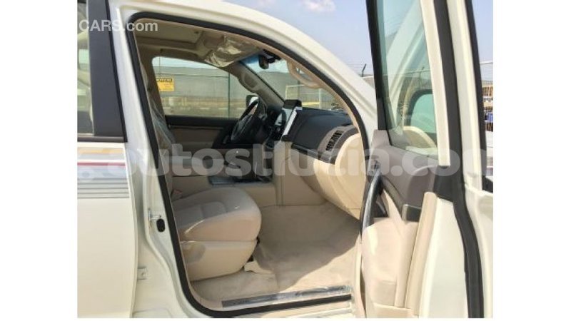 Big with watermark toyota land cruiser anse la raye import dubai 1564