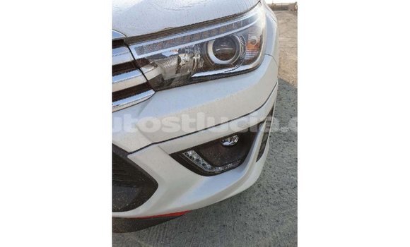 Buy Import Toyota Hilux White Car in Import - Dubai in Anse-la-Raye Buy Import Toyota Hilux White Car in Import - Dubai in Anse-la-Raye