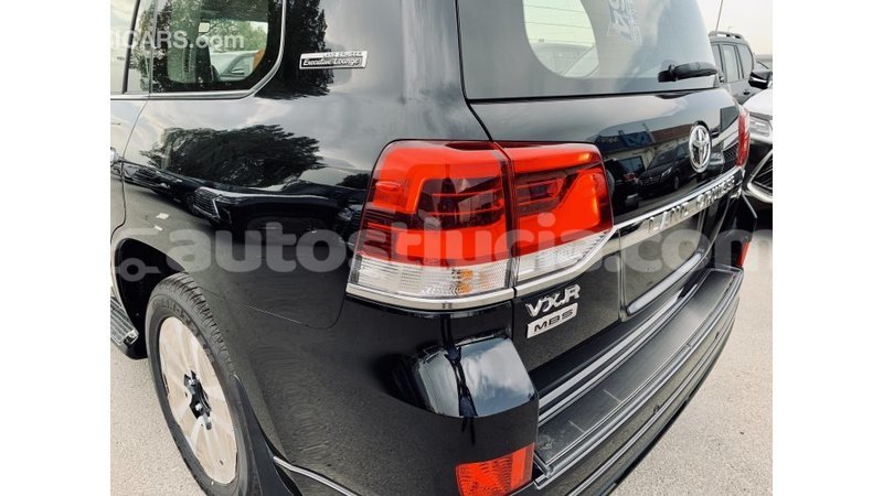 Big with watermark toyota land cruiser anse la raye import dubai 1576