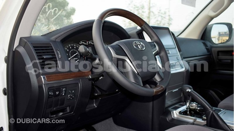 Big with watermark toyota land cruiser anse la raye import dubai 1600