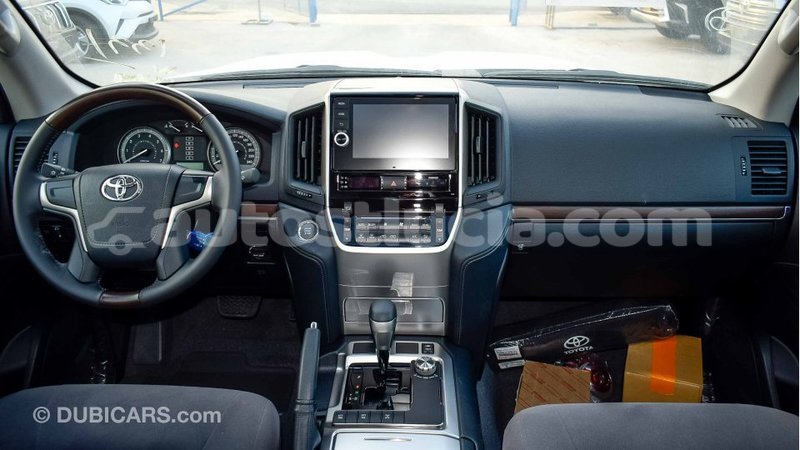 Big with watermark toyota land cruiser anse la raye import dubai 1600