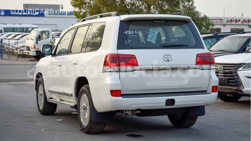 Big with watermark toyota land cruiser anse la raye import dubai 1600