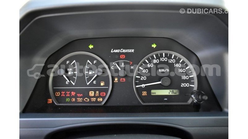 Big with watermark toyota land cruiser anse la raye import dubai 1610