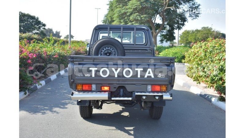 Big with watermark toyota land cruiser anse la raye import dubai 1610