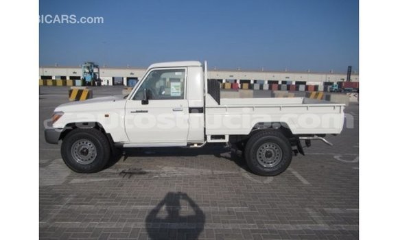 Buy Import Toyota Land Cruiser White Car in Import - Dubai in Anse-la-Raye Buy Import Toyota Land Cruiser White Car in Import - Dubai in Anse-la-Raye