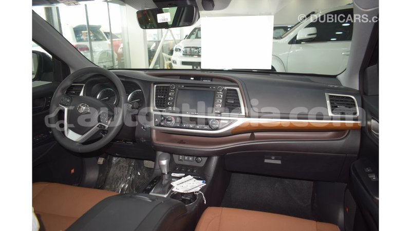 Big with watermark toyota highlander anse la raye import dubai 1625