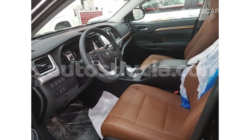 Big with watermark toyota highlander anse la raye import dubai 1625